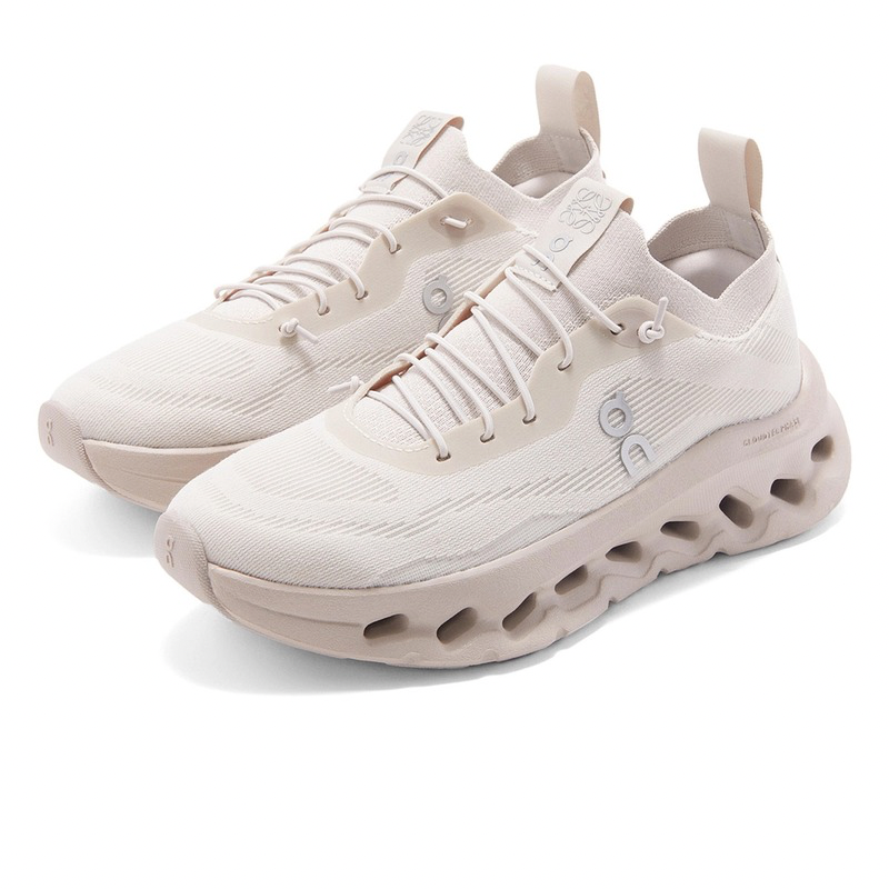 LOEWE x OnCloudtilt Sand
