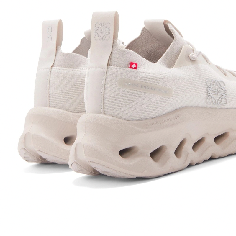 LOEWE x OnCloudtilt Sand